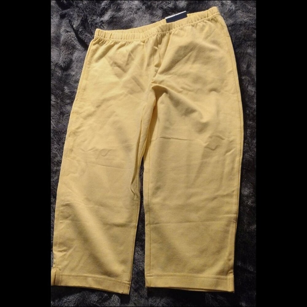 NWT Size Small - Yellow Relaxed Fit Capri Pants